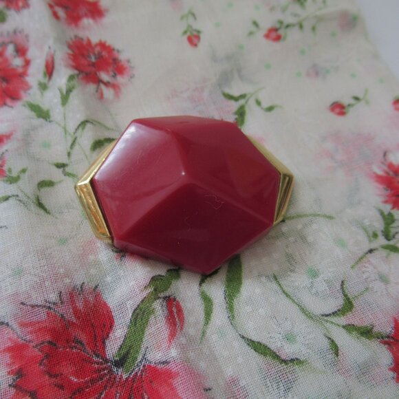 Vintage Signed Trifari Red Lucite & Gold-Tone Geometric Brooch Pin - Picture 4 of 7